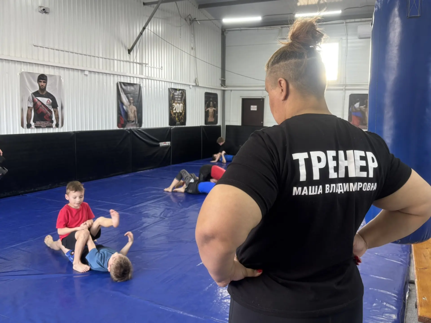 ​Многодетная мама из Читы тренирует детей с ОВЗ с помощью господдержки