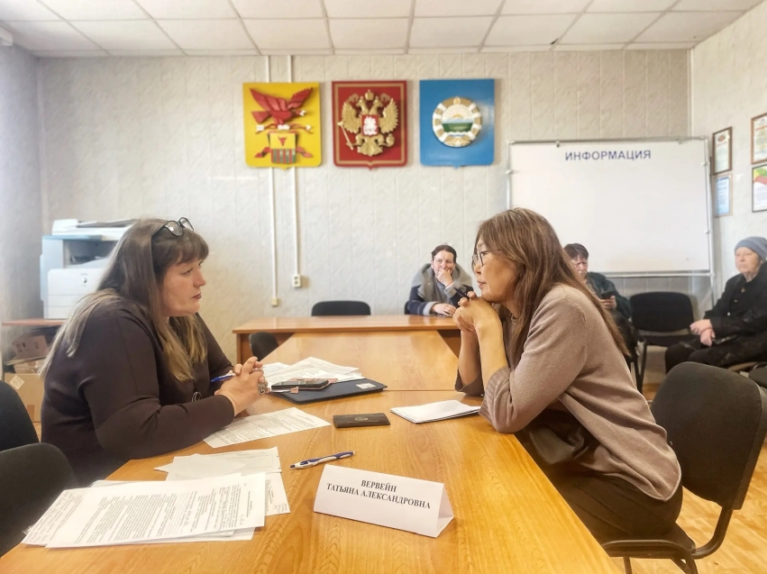 СВОих не бросаем: Участники спецоперации и члены их семей получили правовую помощью в Дульдурге 