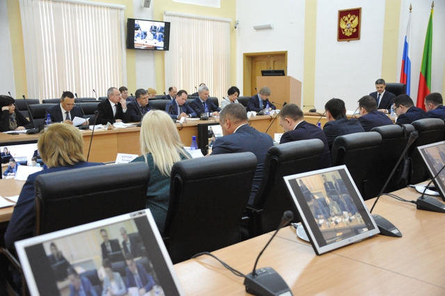 Александр Осипов поставил задачу главам муниципалитетов разработать как минимум три проекта по благоустройству населенных пунктов