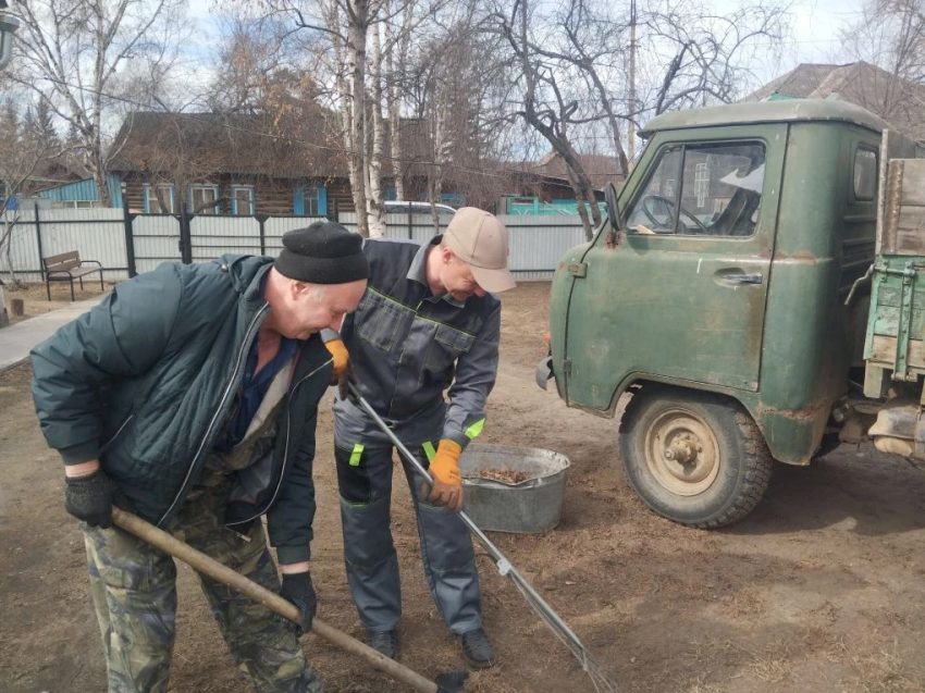 В Красночикойском центре «Черёмушки» провели акцию «Чистый четверг» 