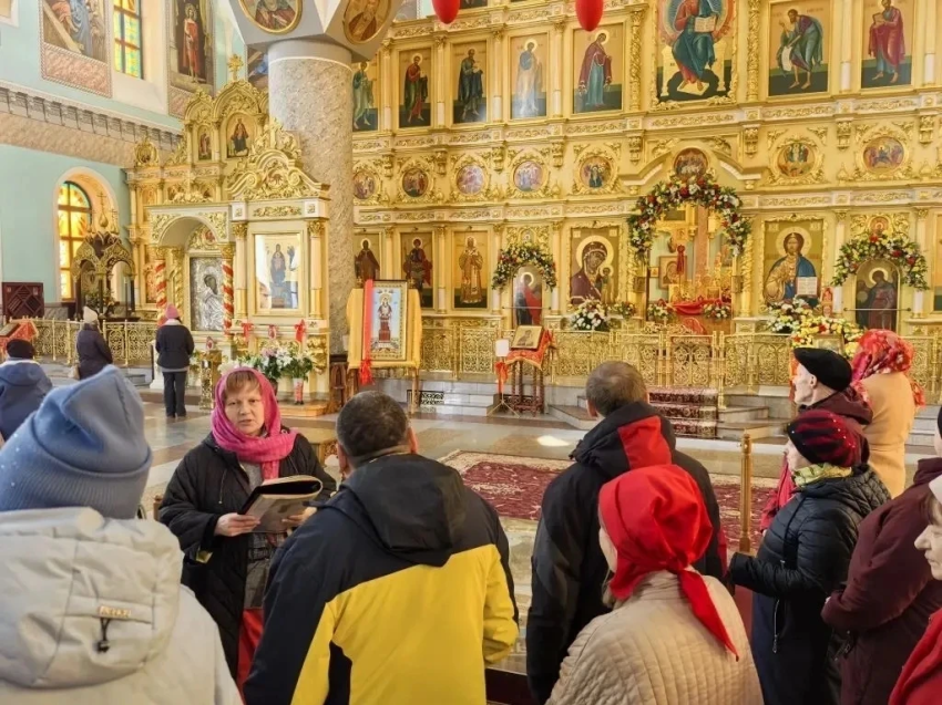 Подопечных соцучреждений Забайкалья познакомили с пасхальными традициями в Кафедральном соборе Казанской иконы Божией Матери