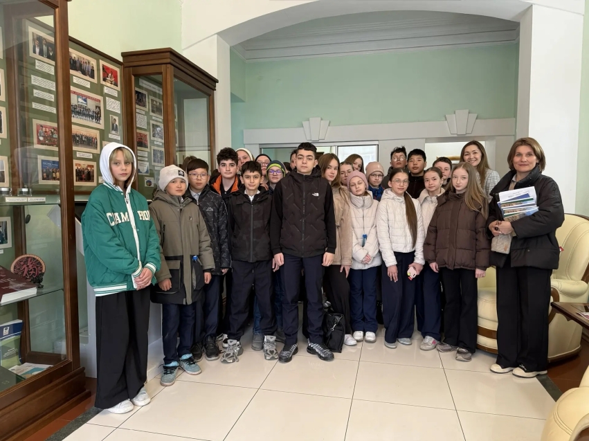 Школьники познакомились с историей и работой министерства по планированию и развитию Забайкалья в усадьбе Лангоцких