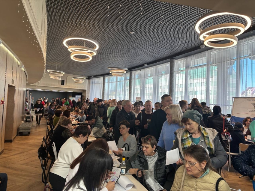 Сотни жителей Читы проявили интерес к вакансиям на Всероссийской ярмарке трудоустройства