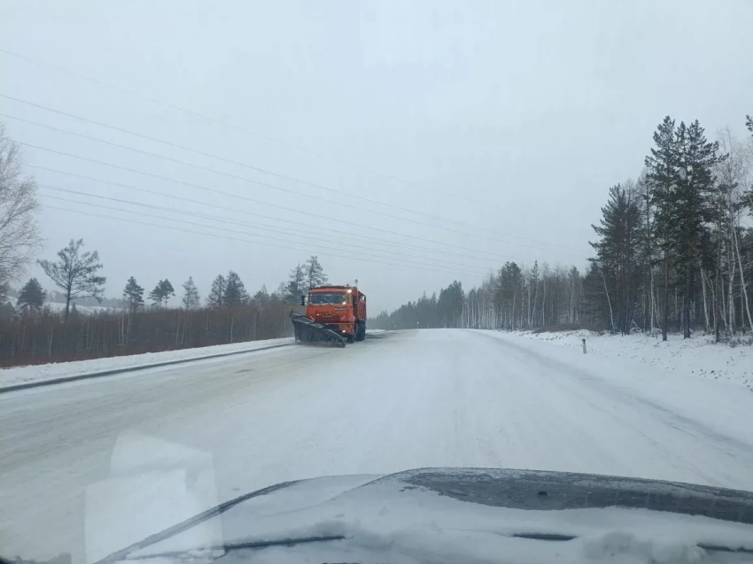 ​В Забайкалье ведется расчистка федеральных трасс от снега, привлечена специализированная техника