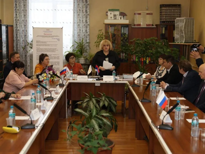 ​Единство в многообразии: в Чите обсудили традиции и языки коренных народов Забайкалья