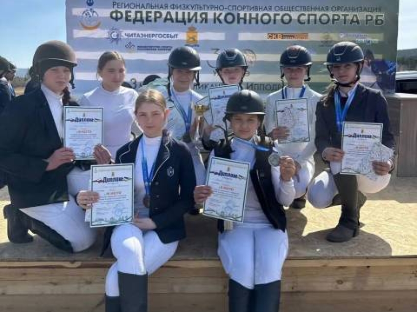 ​Юные забайкалки выиграли 12 медалей на конноспортивных соревнованиях в Улан-Удэ
