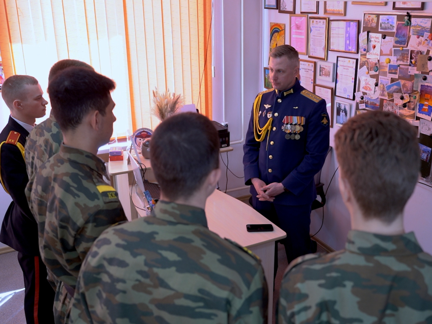 Забайкальский кавалер ордена Мужества рассказал будущим защитникам Родины о боевом прошлом и планах 