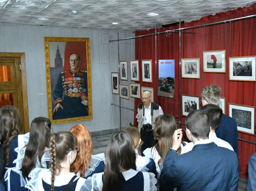 В Военно-историческом музее Дома офицеров открылась фотовыставка «День Победы», посвящённая ветеранам войны