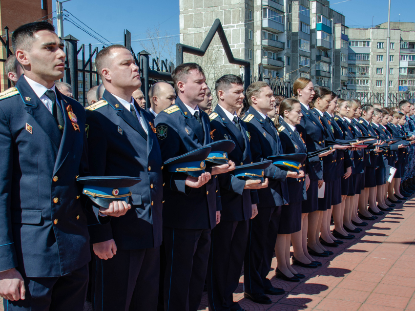 ​Судебные приставы возложили цветы и принесли присягу на Мемориале воинам, павшим на реке Халхин-Гол