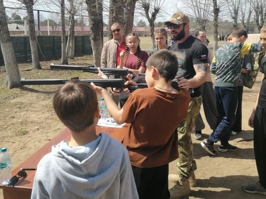 В Забайкалье юные патриоты из центра «Импульс» приняли участие в военно-спортивной игре «Зарница»
