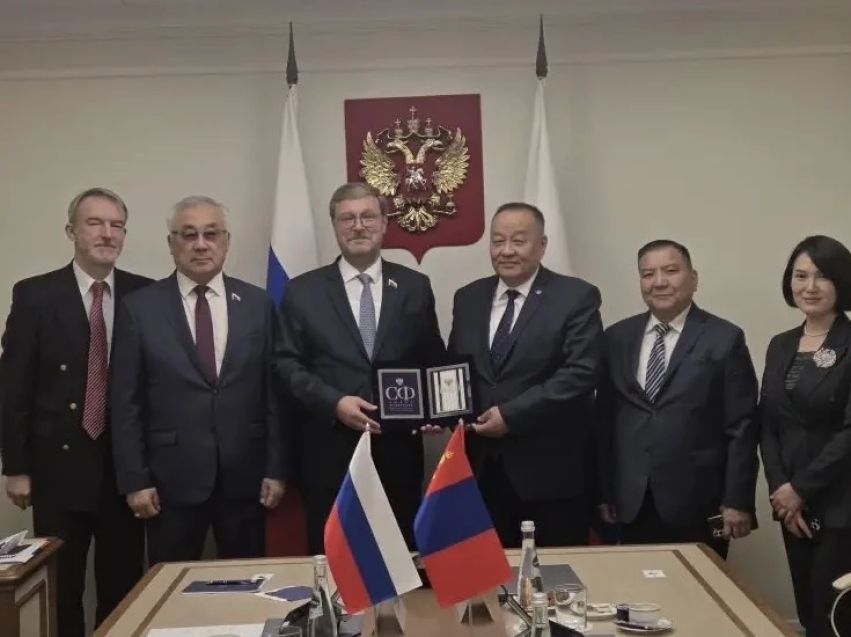 Сенатор Баир Жамсуев принял участие во встрече с Послом Монголии в РФ Дуламсурэнгийн Давой
