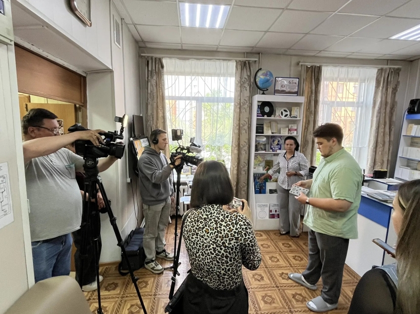 Прожив час в полной темноте. Забайкальские журналисты прошли тифлоквест «PROзрение» в Чите