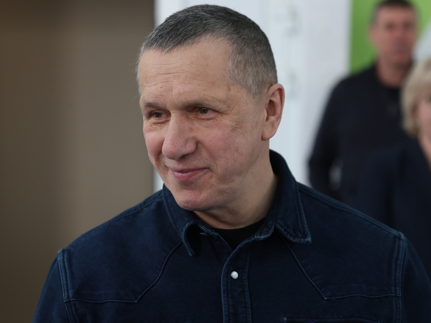 Юрий Трутнев поздравил жителей Дальнего Востока с Днём России