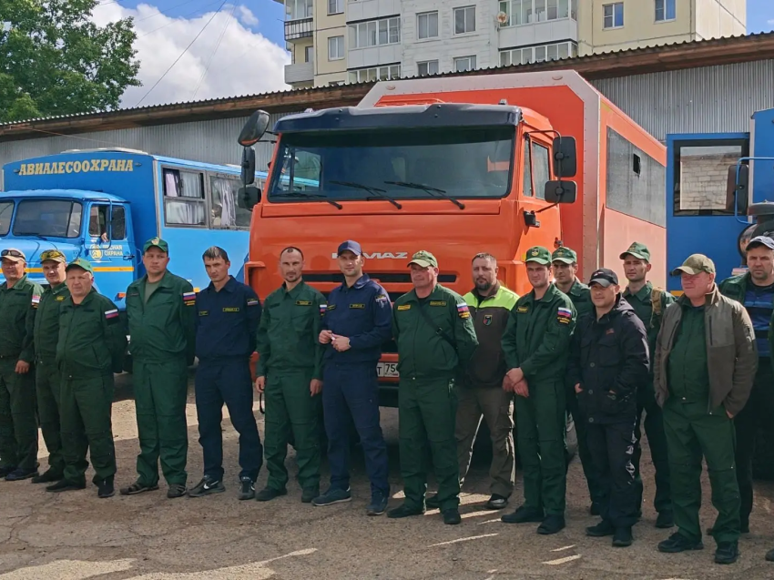Еще 50 опытных пожарных-десантников из Забайкалья вылетают в Красноярский край