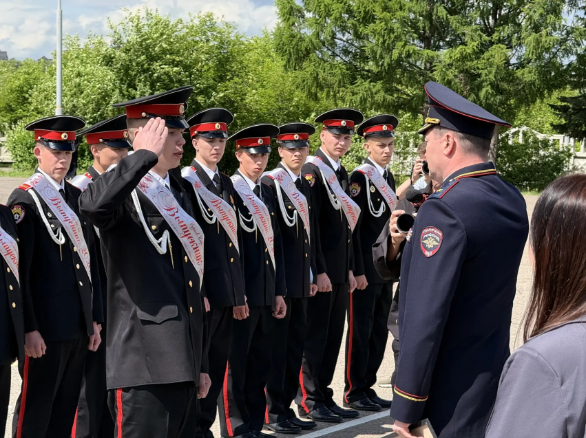 ​Более 40 выпускников покинули стены Читинского суворовского военного училища МВД России