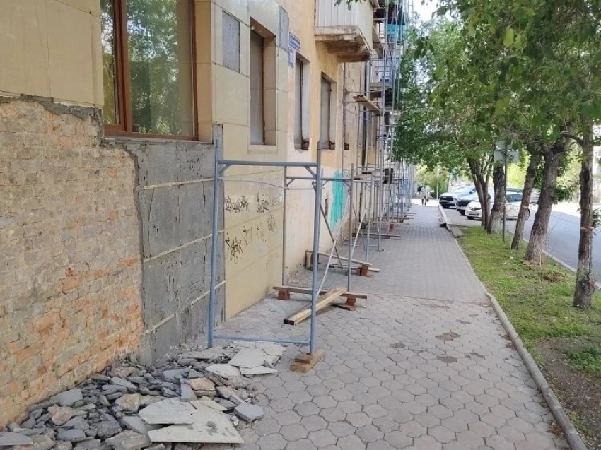 Дома на гостевом маршруте города Читы продолжают преображаться