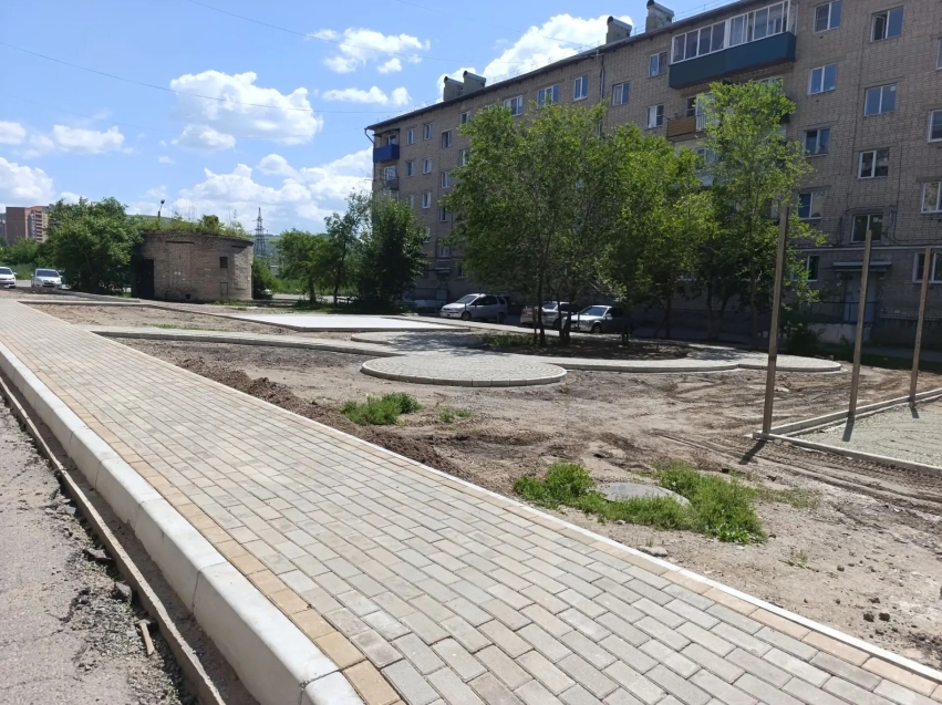 ​На улице Ползунова в Чите полностью обновят двор
