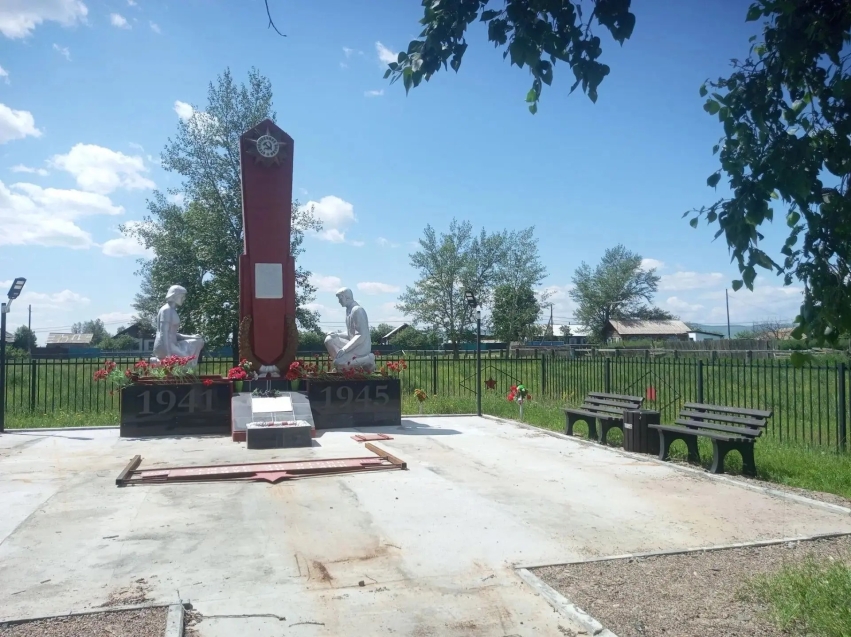 ​Парк Победы благоустроили в Верхнем Ульхуне по программе Минсельхоза