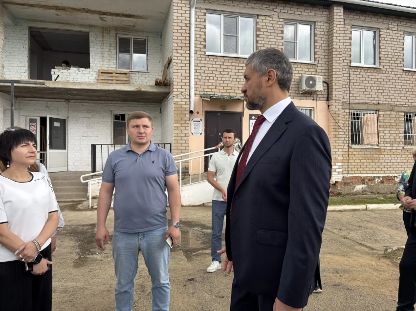 ​Глава региона Александр Осипов осмотрел ход капремонта Улётовской районной больницы