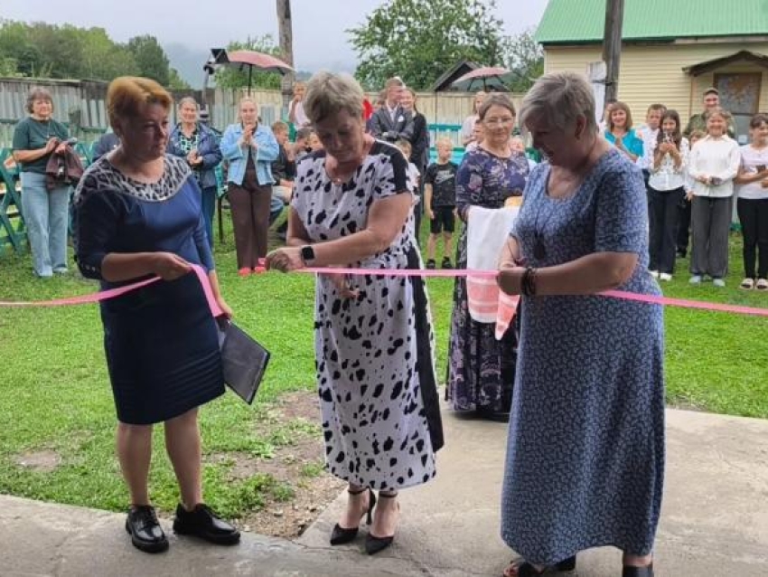 Акробатическими номерами и вальсом открыли обновлённый дом культуры в селе Конкино Красночикойского округа