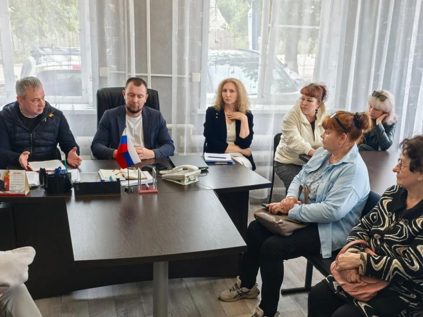 Руководитель минстроя Забайкалья встретился с жителями аварийных домов Вершино-Дарасунского