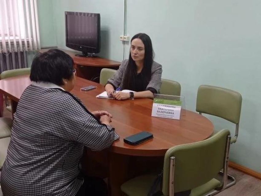 ​Вопросы о досрочной пенсии, переобучении и трудоустройстве задали руководителю краевого Департамента труда жители Агинского