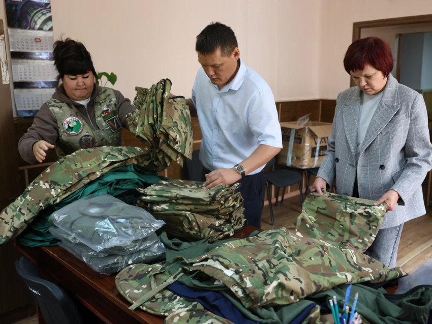 ​Бойцам СВО, проходящим лечение в Забайкалье, передали комплекты адаптивной одежды от главы региона