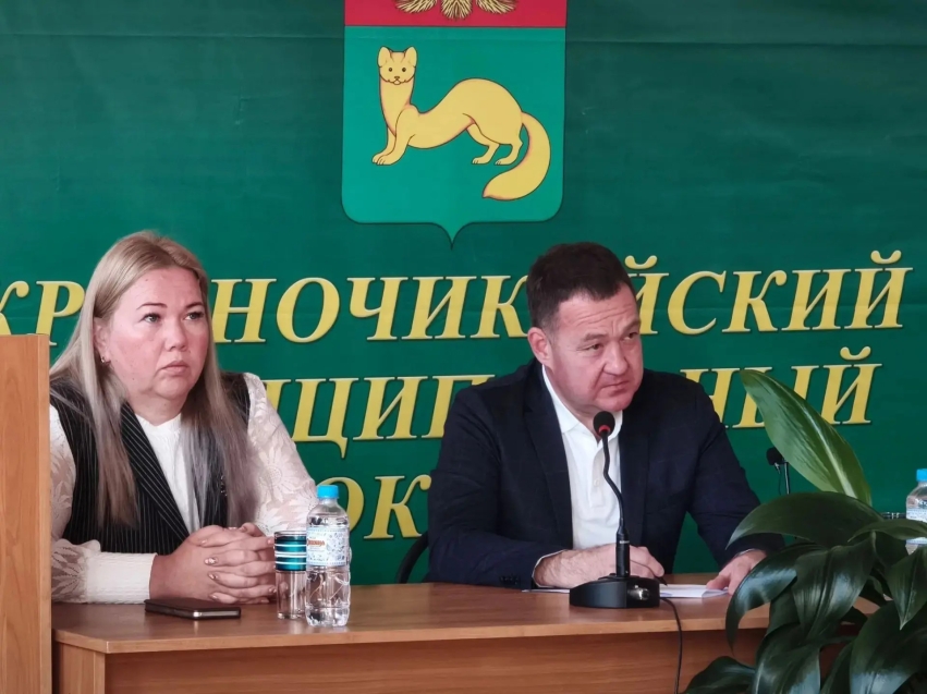 ​Министр транспорта Евгений Дюртееев работает в Красночикойском округе: дороги, мосты и безопасность детей в центре внимания
