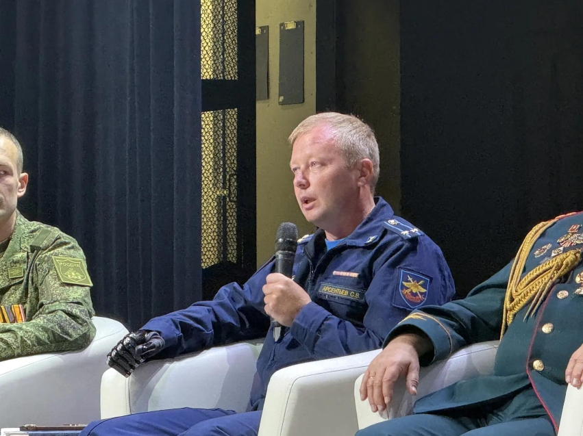 ​Форум «СВОих»: Ветеран СВО призвал своих боевых товарищей проводить в школах уроки мужества  