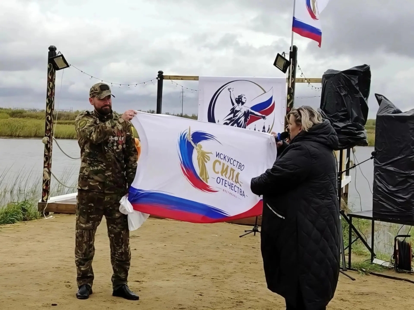 ​Замминистра соцполитики Забайкалья поздравил бойцов СВО и провёл приём по личным вопросам на фестивале в Борзе