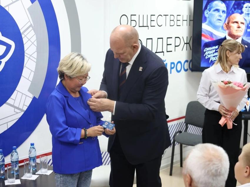 ​Герой России Александр Карелин провел в Чите встречу с активом и сторонниками партии «Единая Россия»