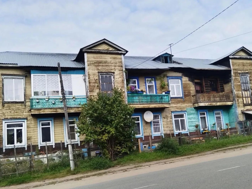 ​Уход и забота вопреки аварийному статусу: жители Хилка поддерживают свои дома