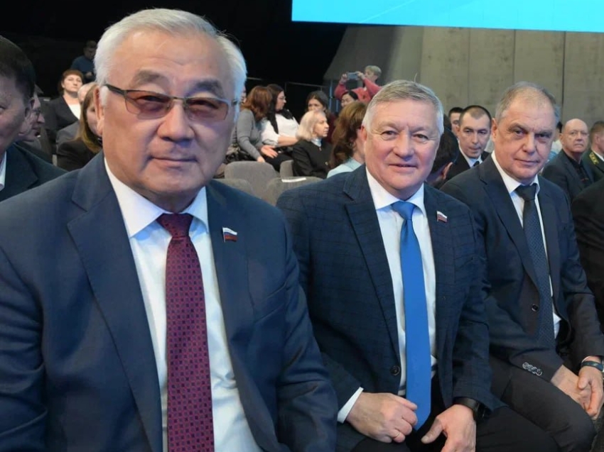 Забайкальские сенаторы поздравили педагогов края с Днём учителя