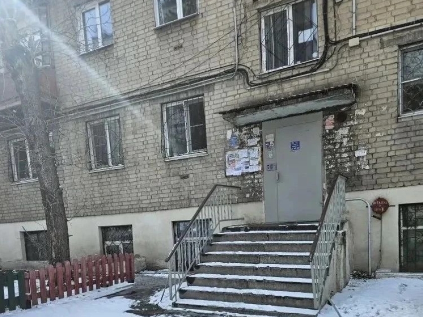 Реклама в подъезде и на фасаде: законно или нет? Проверяем через «Госуслуги Дом»