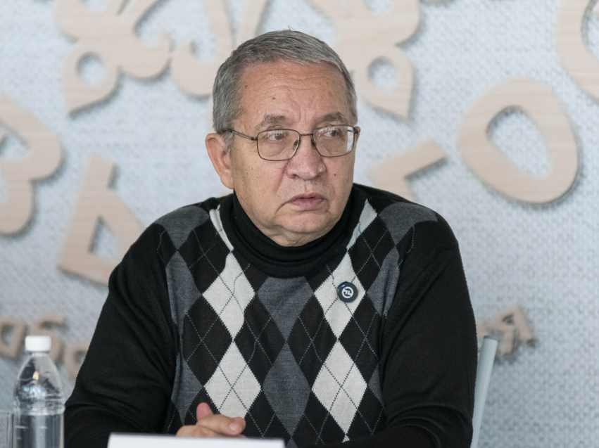 Юрий Пояркин рассказал, как всего семь артистов краевого драмтеатра запустили премьерный спектакль «Любовь и голуби»