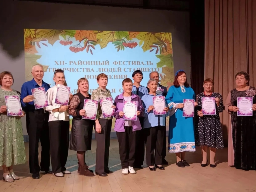 Серебряные волонтёры из Сретенского центра приняли участие в фестивале «Рябиновая осень»