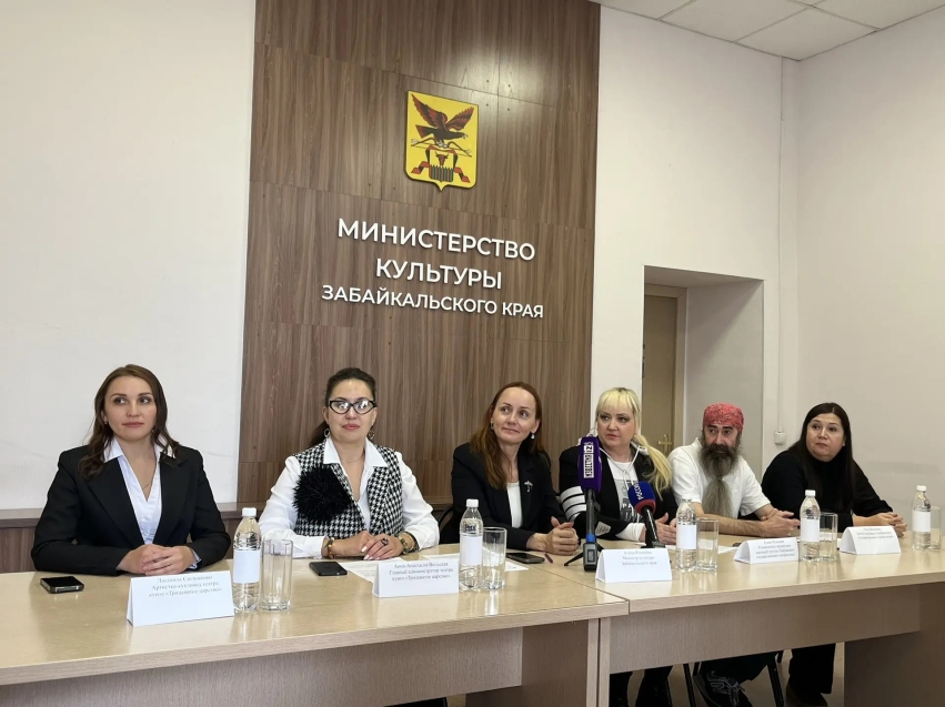 Скоморохами в сказке Александра Пушкина удивят забайкальцев артисты Тамбовского театра кукол на гастролях в Чите