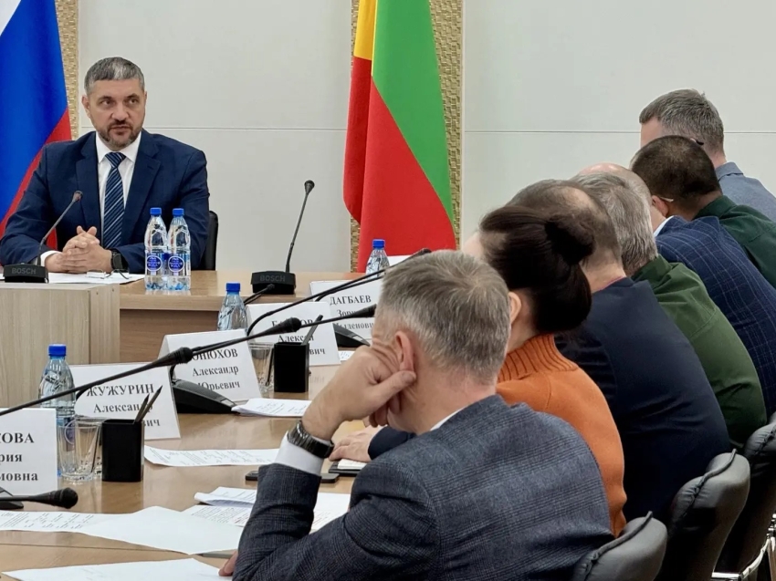Александр Осипов провёл краевое селекторное совещание по подготовке к пожароопасному сезону-2027 