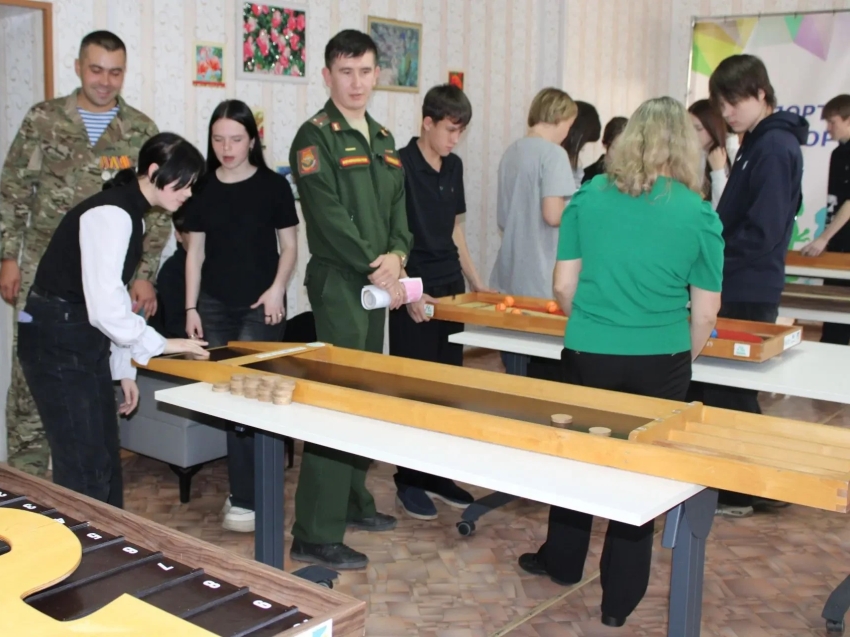  В Семейном МФЦ центра «Топаз» прошёл урок Мужества ко Дню отца