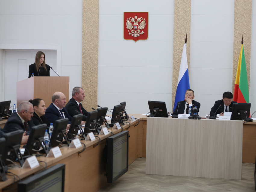 Парламент Забайкалья единогласно поддержал закон об ограничении времени продажи алкоголя во всех объектах общепита до 23.00 