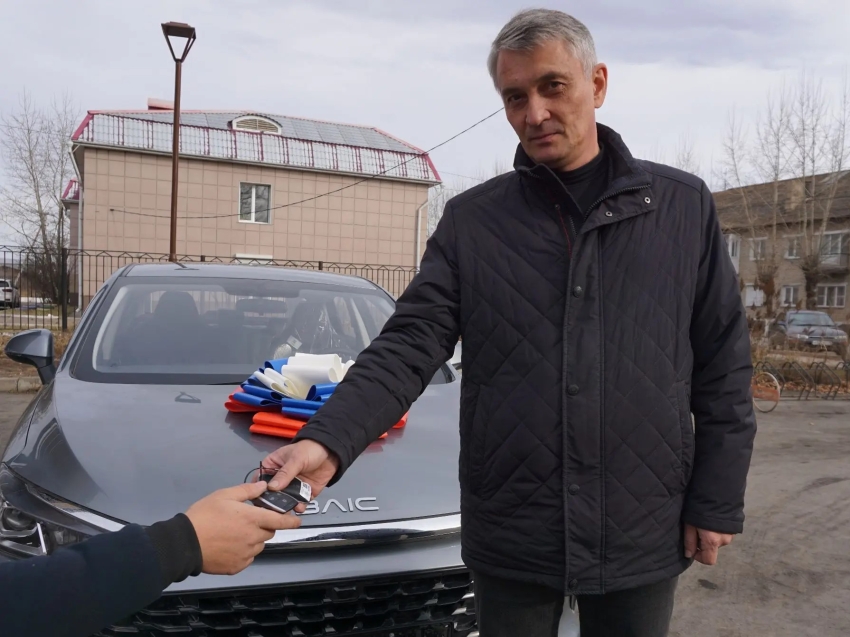 Участнику спецоперации из Шилки вручили адаптированный автомобиль