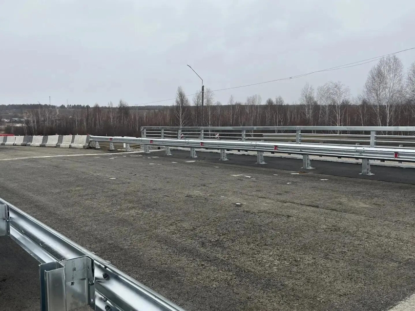 ​В Смоленке открыто движение по новому мосту через реку Карповка