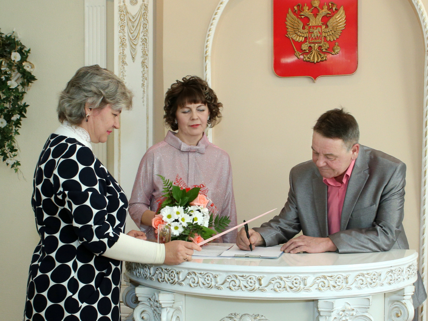 Руководитель Отдела ЗАГС Черновского района Читы отметила серебряную свадьбу