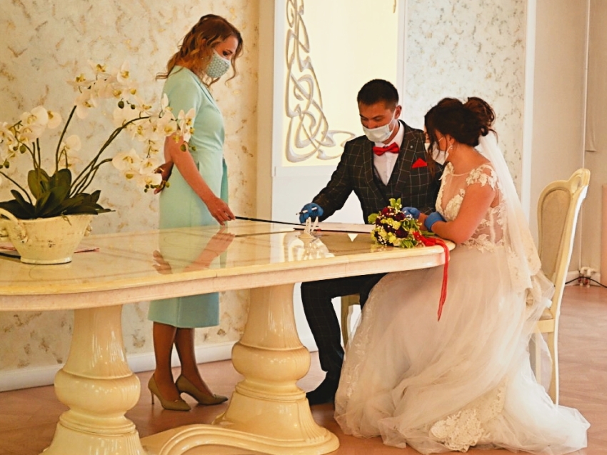 Читинские молодожены заняли в июне все даты для регистрации брака во Дворце бракосочетания