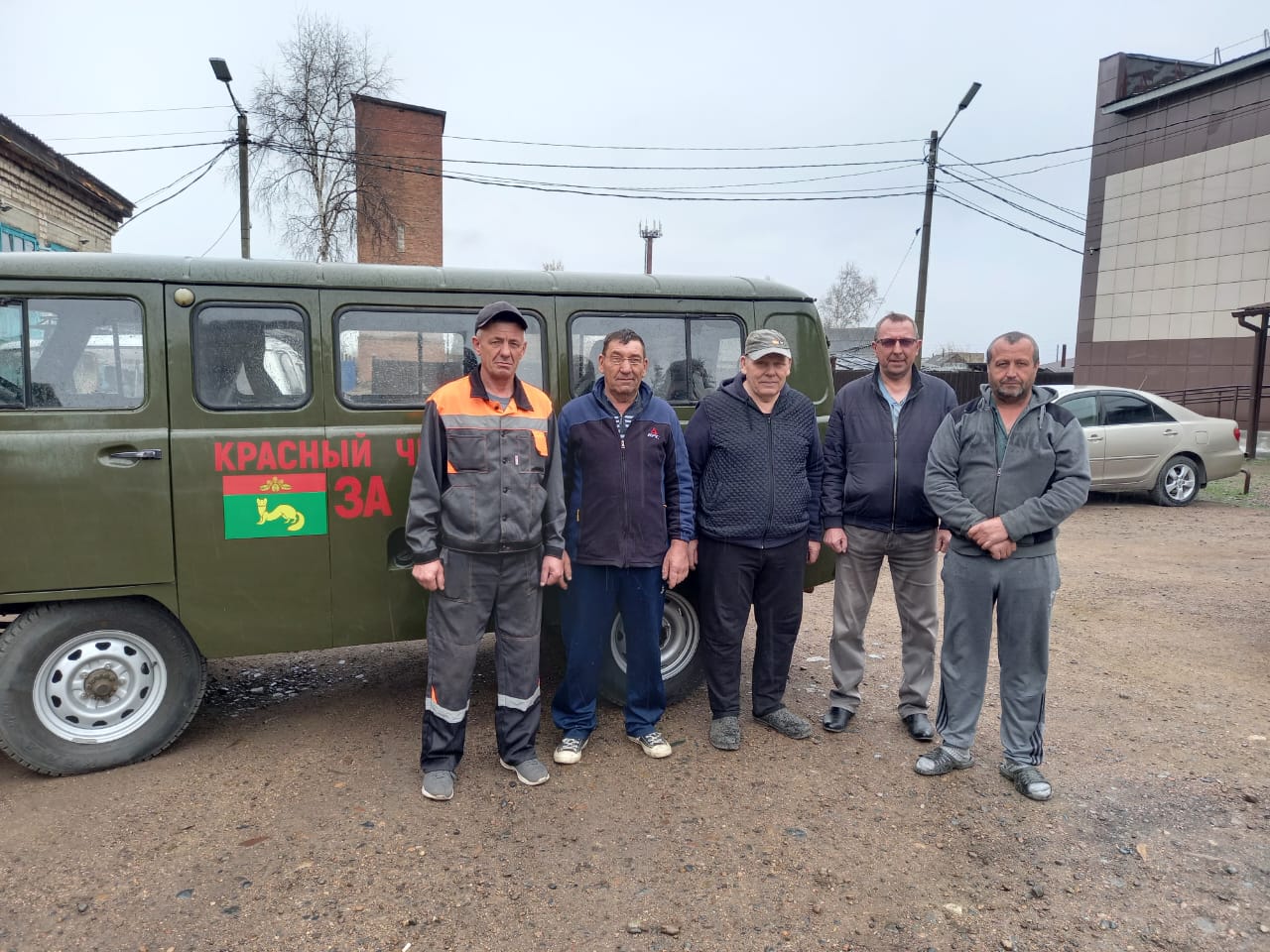 Еще один автомобиль УАЗ отправился к нашим бойцам-землякам в зону СВО от  жителей Красночикойского района! | 15.05.2023 | Красный Чикой - БезФормата