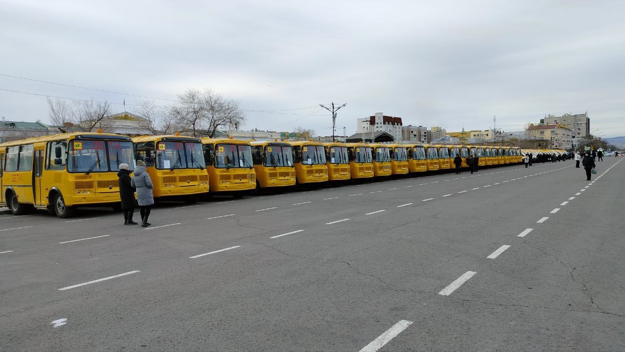 21 ноября в г. Чита на площади им.Ленина состоялось торжественное вручение  школьных автобусов районам Забайкальского края | 24.11.2023 | Красный Чикой  - БезФормата