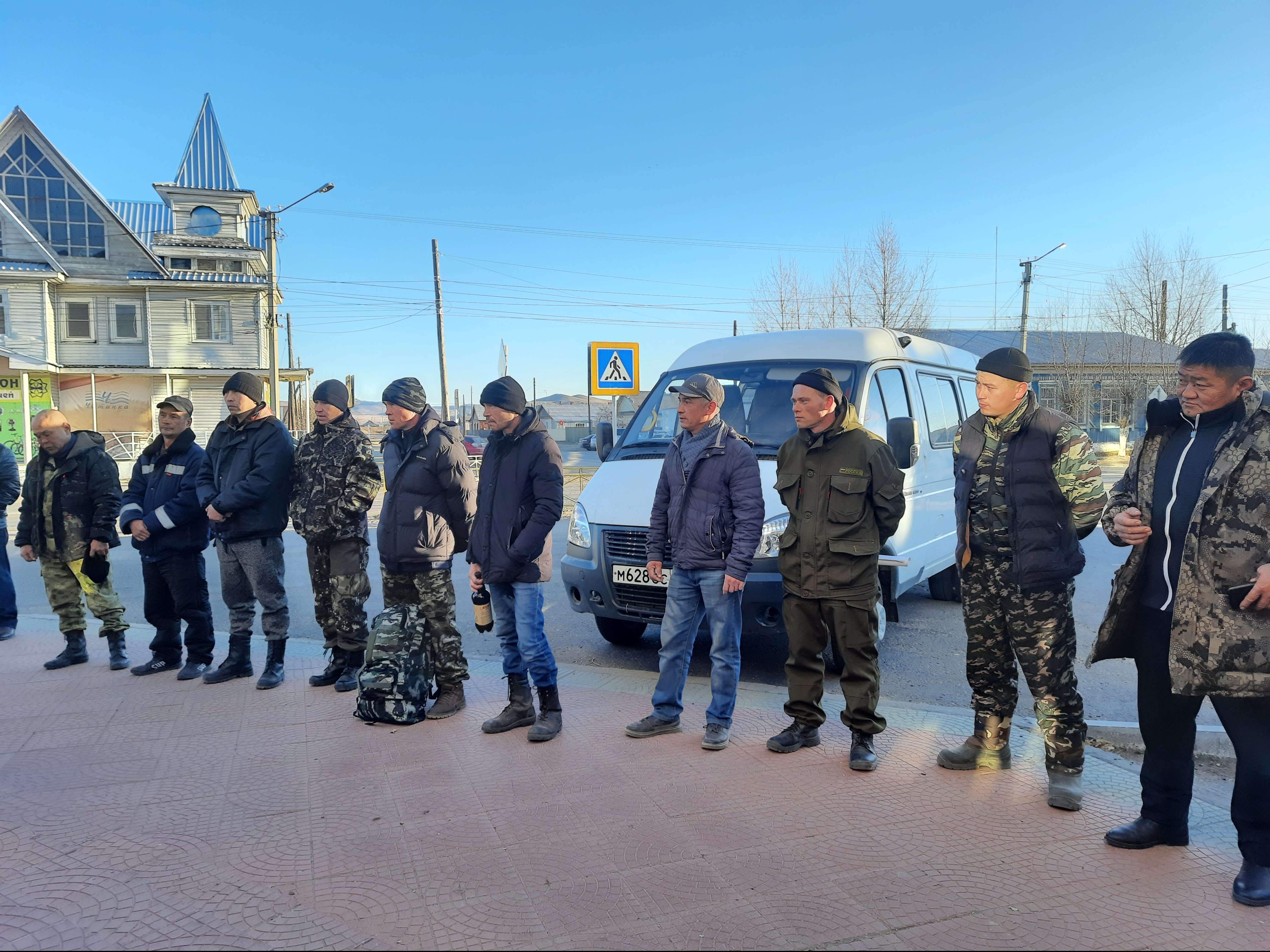 Ждем вас дома. В Дульдурге торжественно проводили мобилизованных граждан |  17.10.2022 | Дульдурга - БезФормата