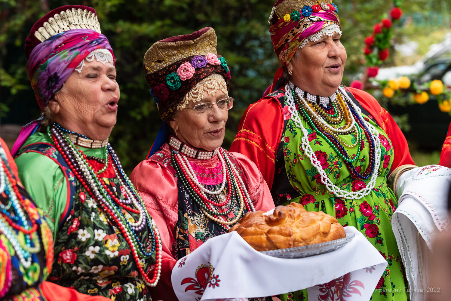 Семейская круговая. Семейская круговая красный Чикой 2022. Фестивали семейских. Семейская женщина. Семейские головной убор.