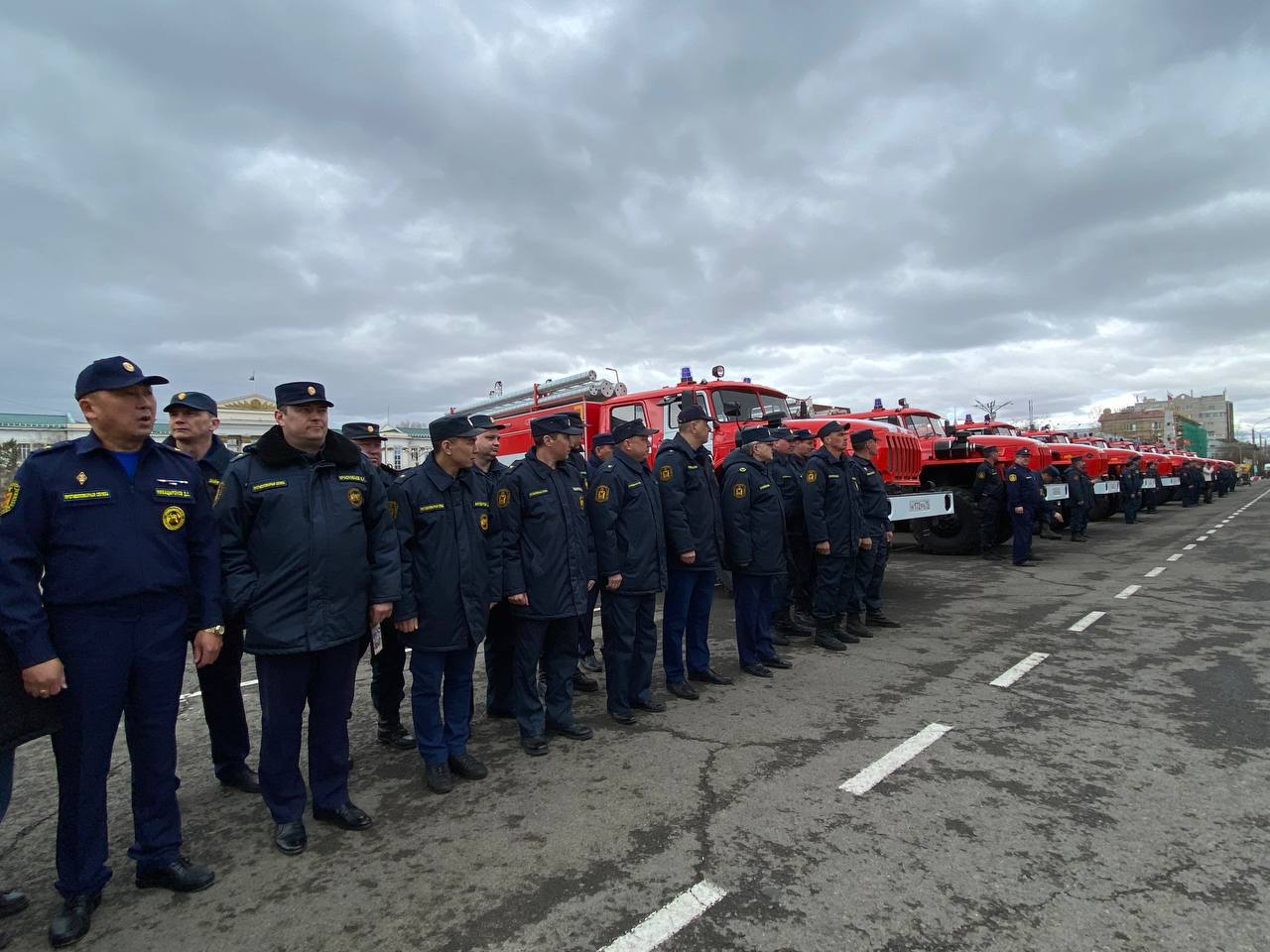 Департамент по гражданской обороне и пожарной безопасности Забайкальского  края | Александр Осипов передал ключи от новых машин в подразделения  «Забайкалпожспаса»