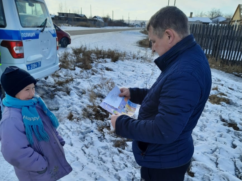 Сотрудники Госавтоинспекции Чернышевского района напомнили водителям о важности соблюдения скоростного режима в зимний период.